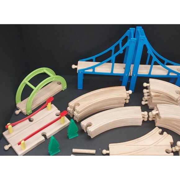 Wooden & Plastic Train Set Shanghai Wooden Arts & Crafts Co Ltd- 50 Pieces - Picture 3 of 7